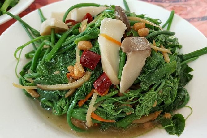 5-Hour Vegetarian Private Tour – Visit Yangmingshan and Taste Veggie Cuisine