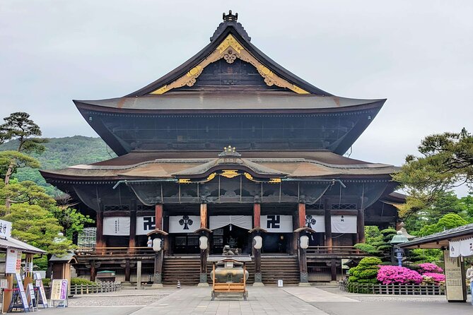 7 Lucky Gods & Zenko-ji Temple, Nagano: Private Walking Tour