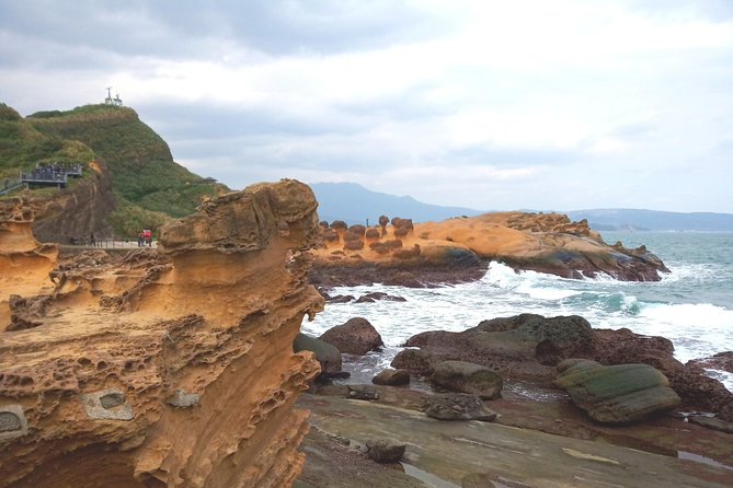 8-Hour Northern Taiwan Tour With an English-Speaking Licensed Guide & Driver