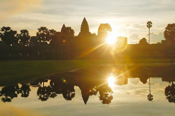 Angkor Archeological Park and Siem Reap Private 2-Day Tour