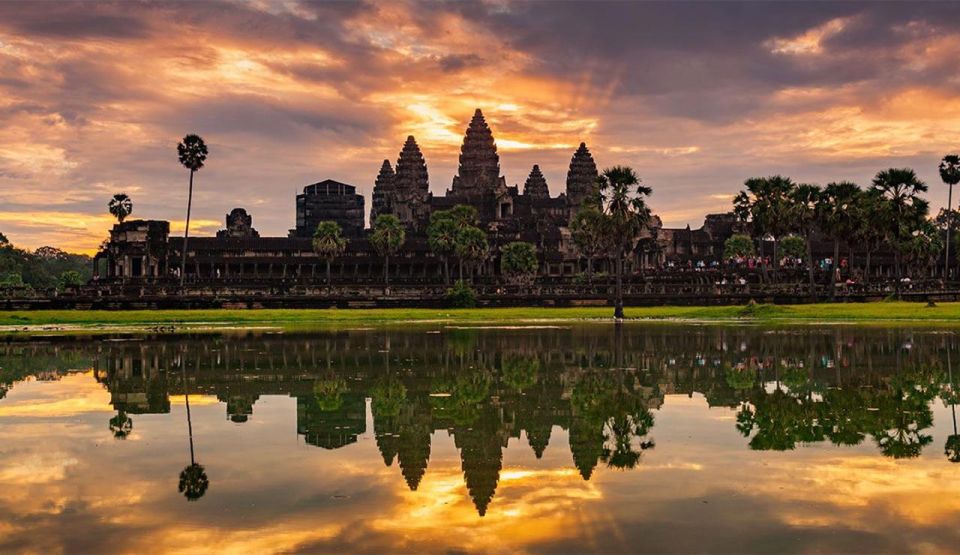Angkor Sunrise & Small Circuitby Tuk- Tuk Include Breakfast - Sunrise at Angkor Wat
