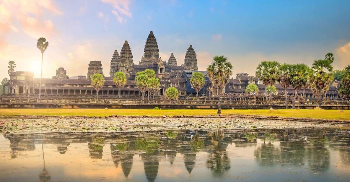 Angkor Wat: 2-Day Sunrise and Floating Village Tour