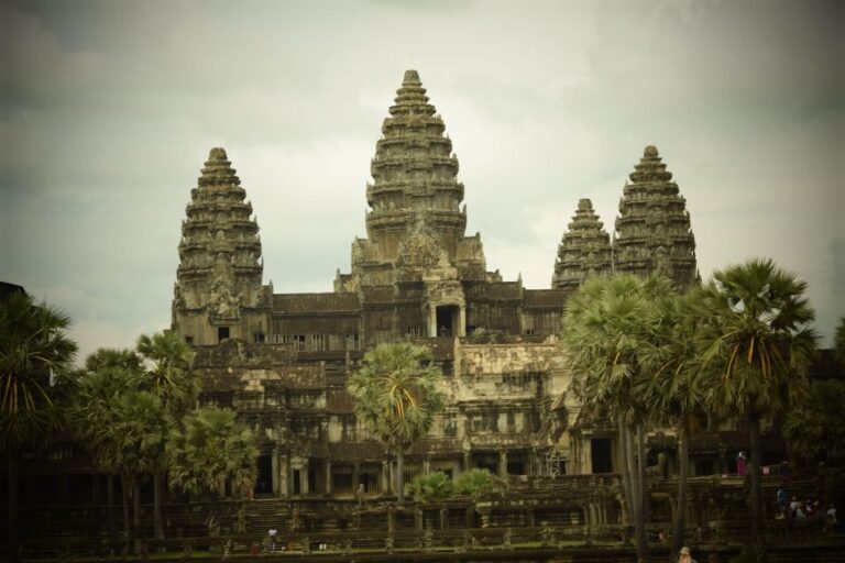 Angkor Wat, Bayon, Ta Promh and Beng Mealea: 2-Day Tour