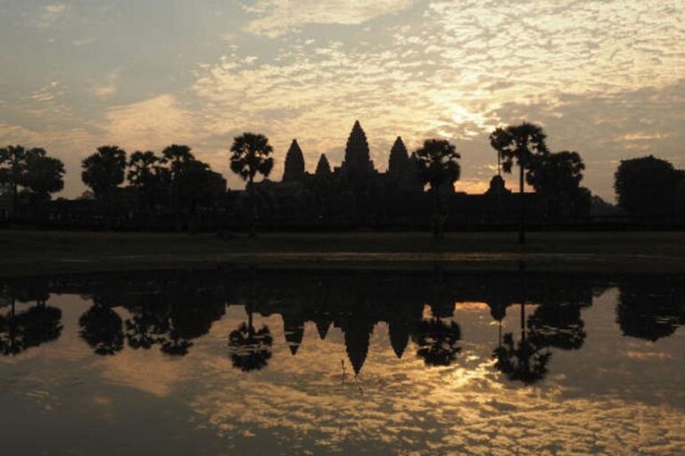 Angkor Wat: Guided Sunrise Bike Tour W/ Breakfast and Lunch