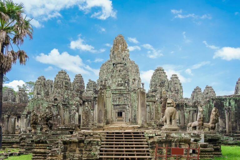 Angkor Wat: Small Circuit Tour by Car With English Guide
