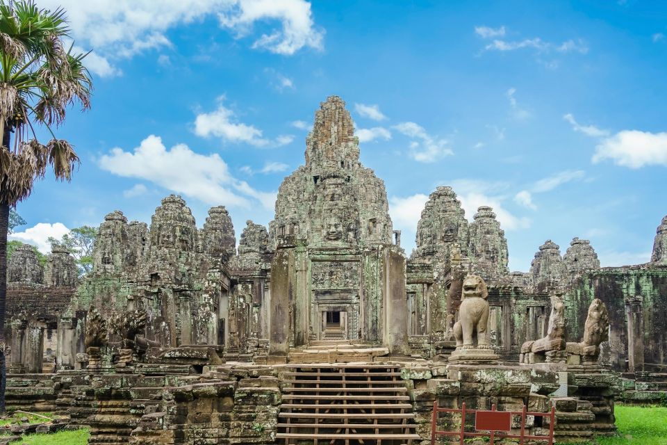 Angkor Wat: Small Circuit Tour by Car With English Guide - Tour Duration and Language