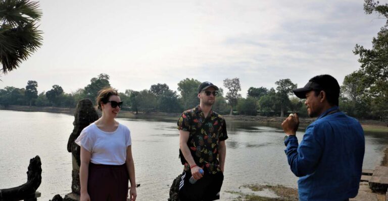 Angkor Wat: Tuk Tuk and Walking Tour