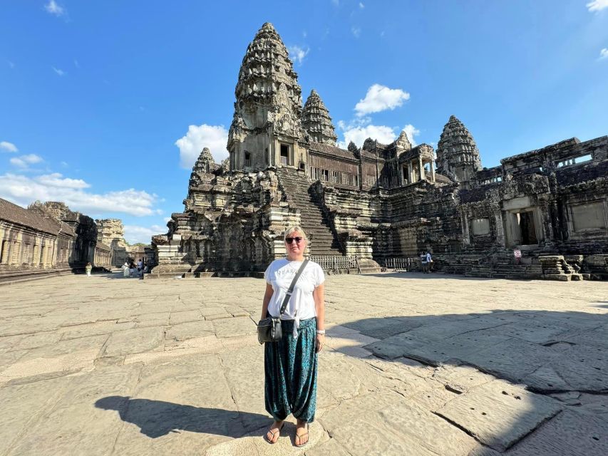 Angkor Wat,Angkor Thom, Bayon and Jungle Temple Ta Promh - UNESCO World Heritage Site Exploration