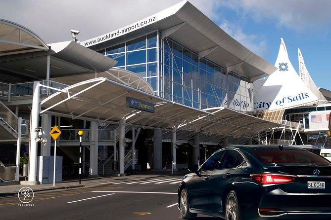 Auckland Airport & Ground Transfers – Private Luxury Car/ Van.