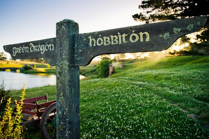 Auckland to Rotorua via Hobbiton Movie Set One-Way Private Tour
