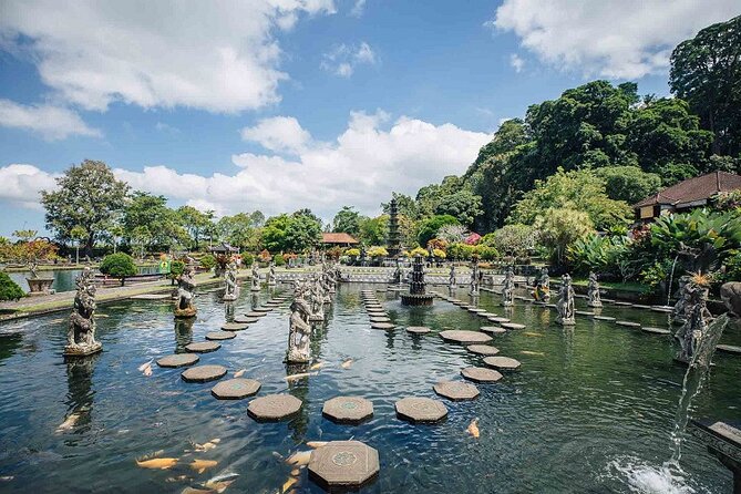 Bali Instagram Tour: The Most Scenic Spots - Iconic Lempuyang Temple Photography