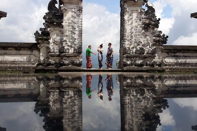 Bali : Instagrams Tour Lempuyang Temple, Tirta Gangga- Tukad Cepung , Tibumana Waterfall