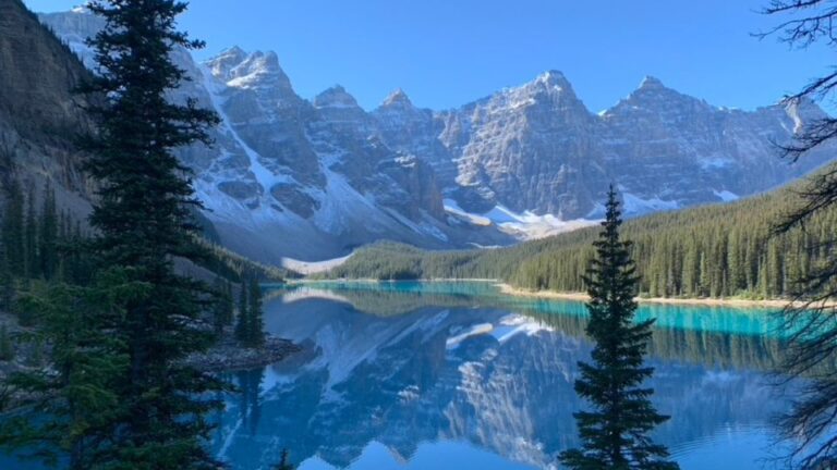 Banff/Canmore: Sunrise Experience at Moraine Lake