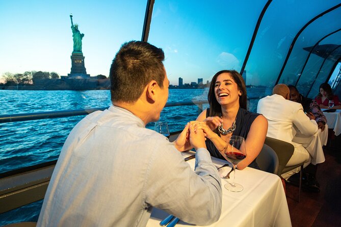 Bateaux New York Dinner Cruise - Dining and Entertainment