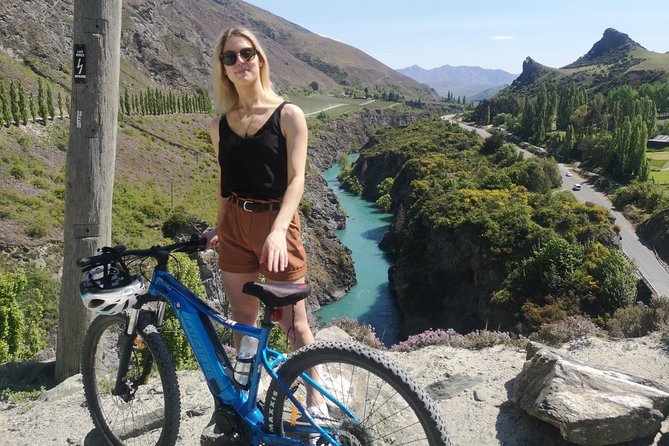 Bike the Valley of the Vines From Arrowtown- Return Shuttle From Queenstown - Tour Highlights