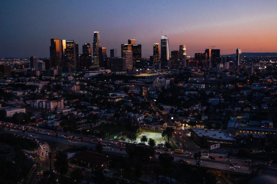 Burbank: Helicopter Tour of Los Angeles and Hollywood Sign