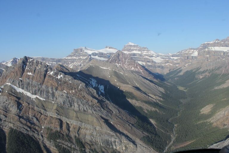 Canadian Rockies Combo: Helicopter Tour and Horseback Ride