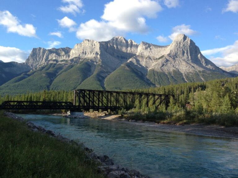 Canmore: Downtown Sightseeing Smartphone Audio Walking Tour
