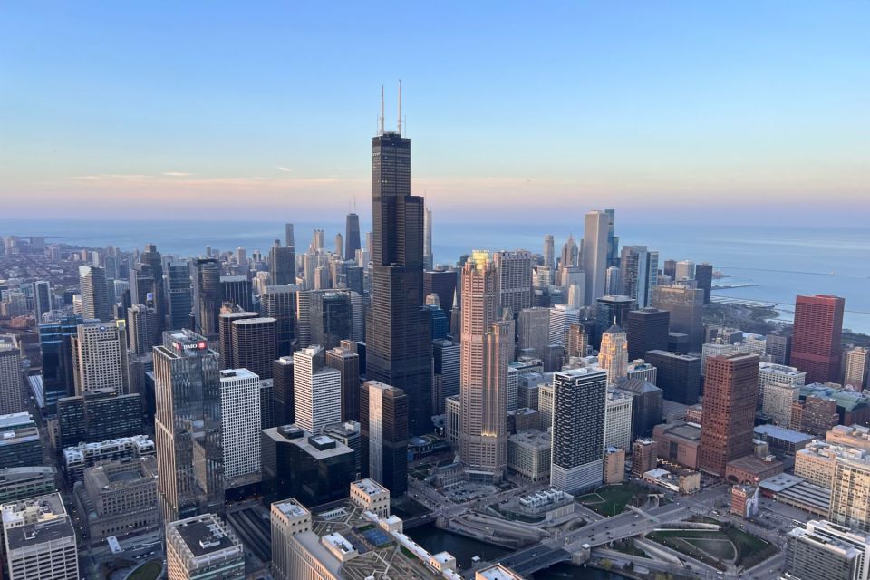 Chicago: Private Helicopter Tour of Chicago Skyline