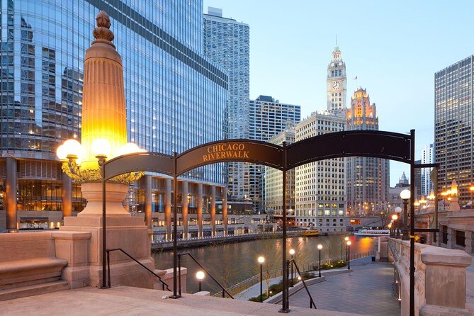 Chicago River 90-Minute Architecture Tour - Meeting Logistics