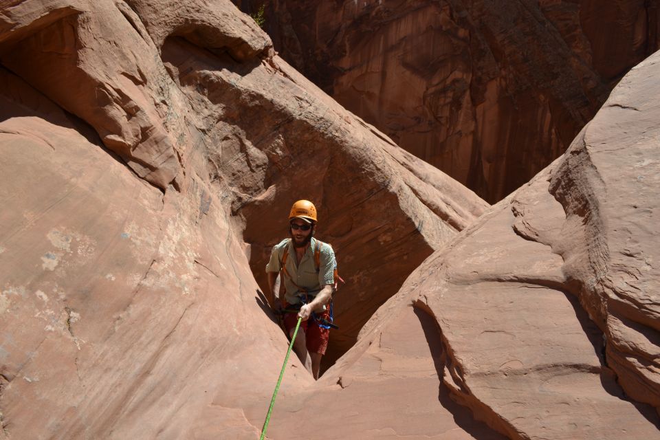 From Moab: Half-Day Zig Zag Canyon Canyoneering Experience