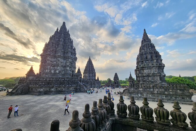 From Yogyakarta: Borobudur, Bromo and Ijen Crater - Borobudur Temple: A Majestic Sunrise