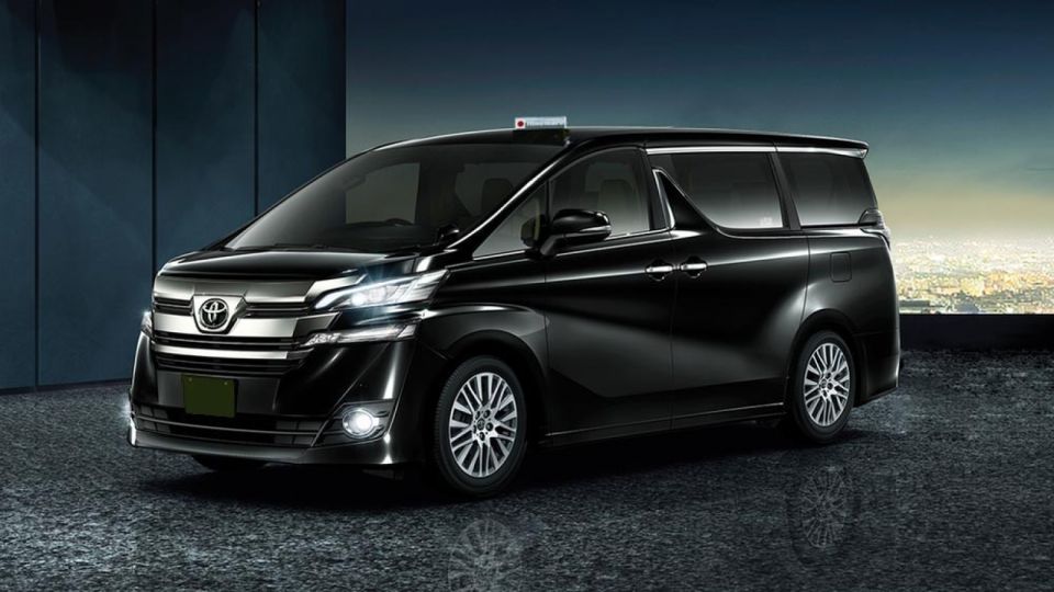 Fukuoka Airport To/From Fukuoka City: Private Transfer