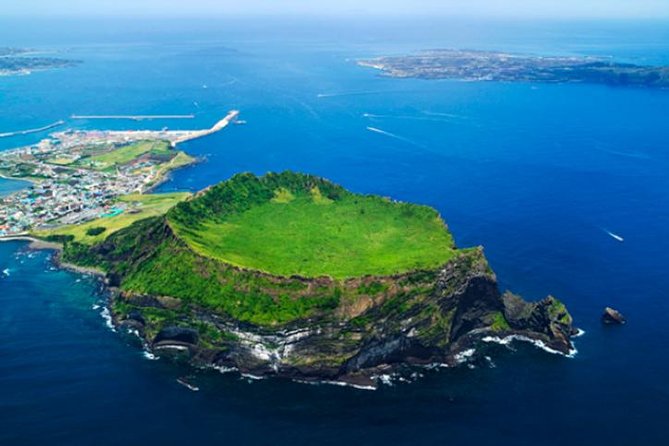 Full Day Jeju Island Private Tour for East Course With Korean Black Pork BBQ - Tour Overview