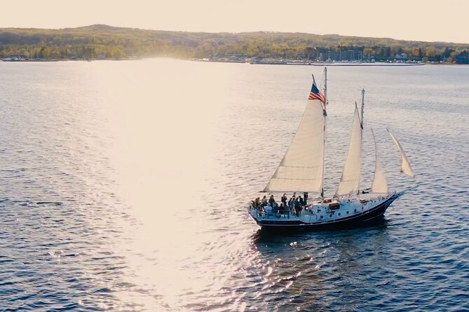 Grand Traverse Bay All-Inclusive Daytime Sailing Experience  – Traverse City