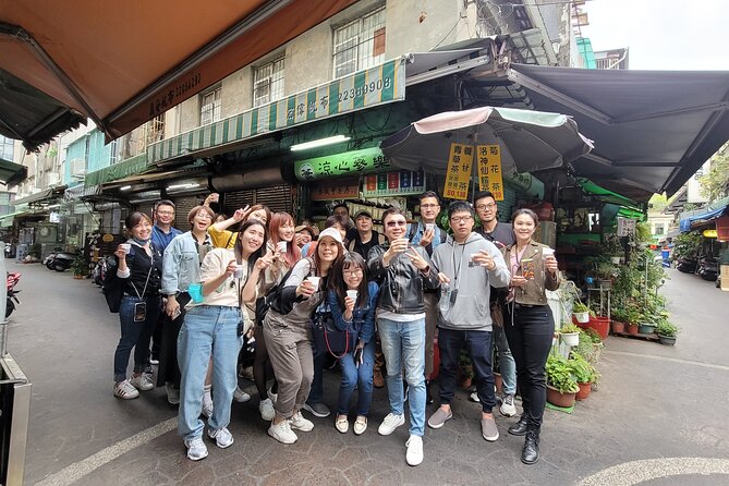 Guided Historical Tour in Taichung With Suncake DIY Experience
