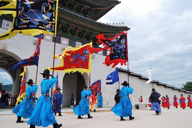 Half Day Walking Tour - Gyeongbok Palace & Bukchon Hanok Village - Itinerary Overview