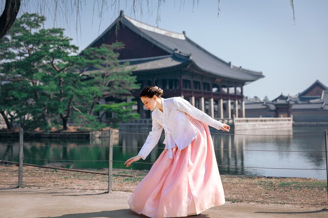 Hanbok Private Photo Tour at Gyeongbokgung Palace