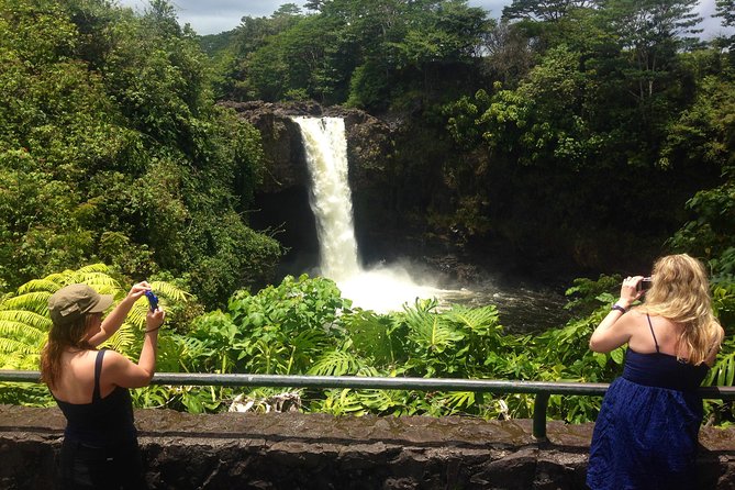 Hawaii Big Island Circle Small Group Tour: Waterfalls – Hilo – Volcano – Black Sand Beach