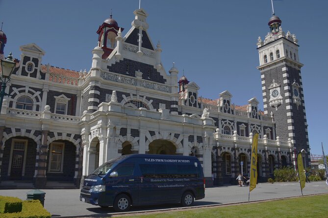 Heritage City and Larnach Castle Van Tour With Historian Guide