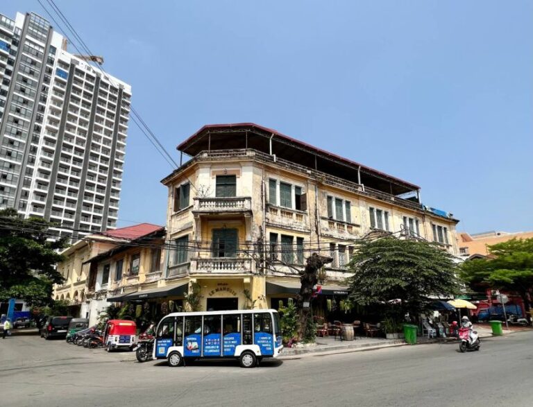 Heritage Tour of Phnom Penh in Electric Bus