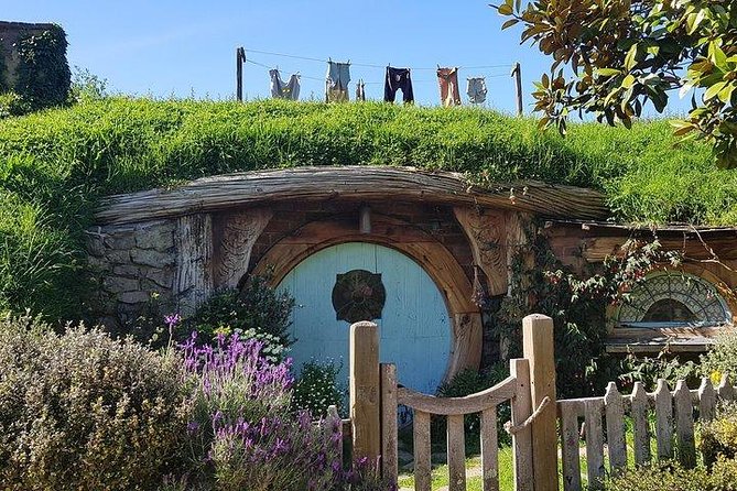 Hobbiton Movie Set and Waitomo Caves Full Day Tour From Auckland