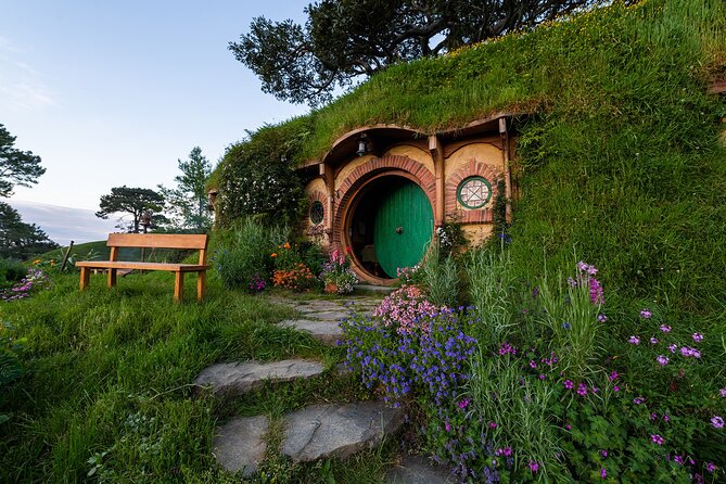 Hobbiton Movie Set& Te Puia Experience Private Tour From Auckland