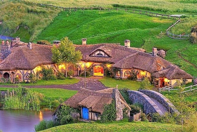 Hobbiton Movie Set Tour to Blue Springs and Mineral Spa
