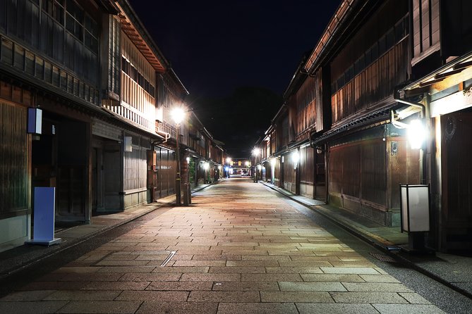 Kanazawa Private Night Photoshoot by Professional Photographer