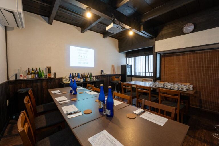 Kyoto: Insider Sake Experience With 7 Tastings and Snacks