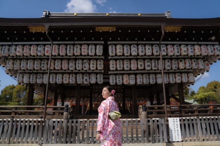 Kyoto Portrait Tour With a Professional Photographer