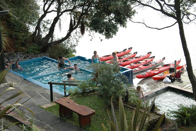 Lake Rotoiti Guided Hot Pools Kayak Trip - Location and Activities