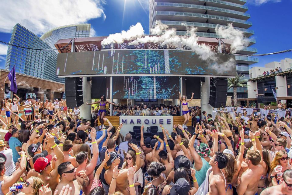 Las Vegas Pool Party Crawl by Party Bus W/ Free Drinks - Event Overview