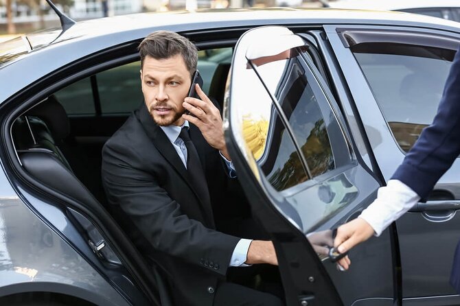 Luxury Airport Transfers & Best Limo Service in Melbourne - Luxurious Fleet Options