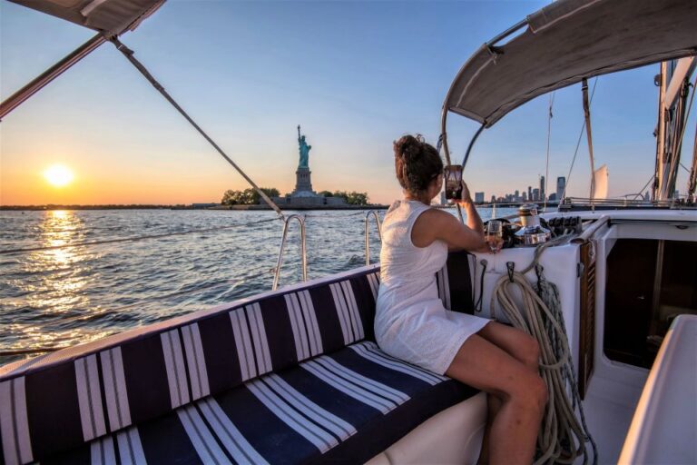 Manhattan: Private Sailing Yacht Cruise to Statue of Liberty