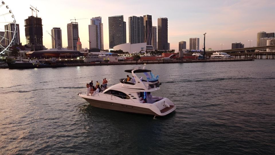 Miami: Nightlife & Party in Biscayne Bay With Champagne - Key Highlights of the Event