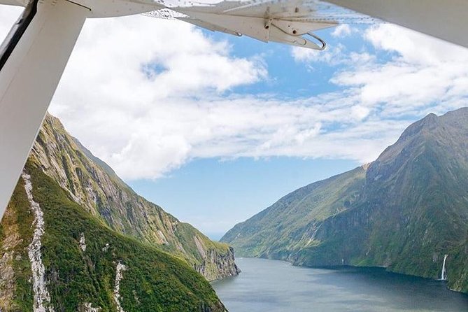 Milford Sound Coach, Cruise and Flight Sightseeing Tour From Queenstown