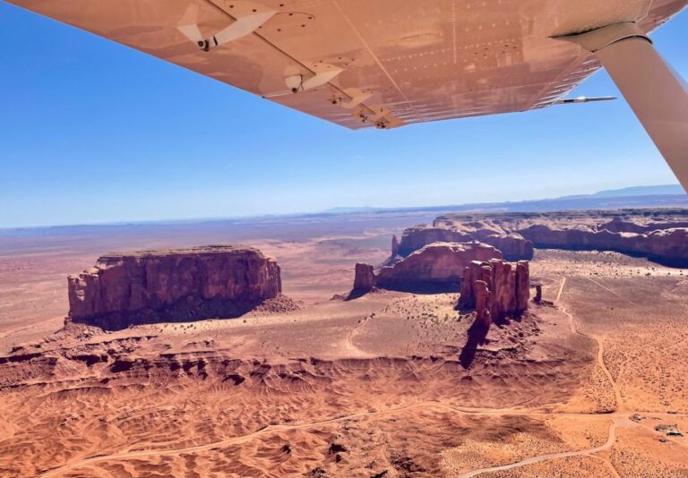 Moab: Monument Valley & Canyonlands Airplane Combo Tour