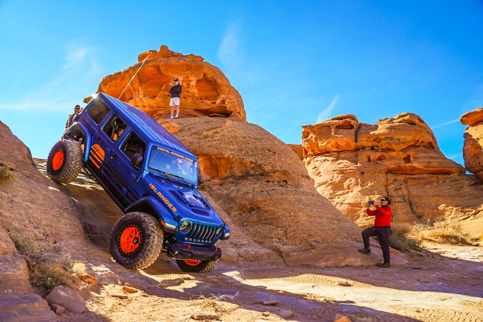 Moab: Off-Road Hell's Revenge Trail Private Jeep Tour - Experience Highlights