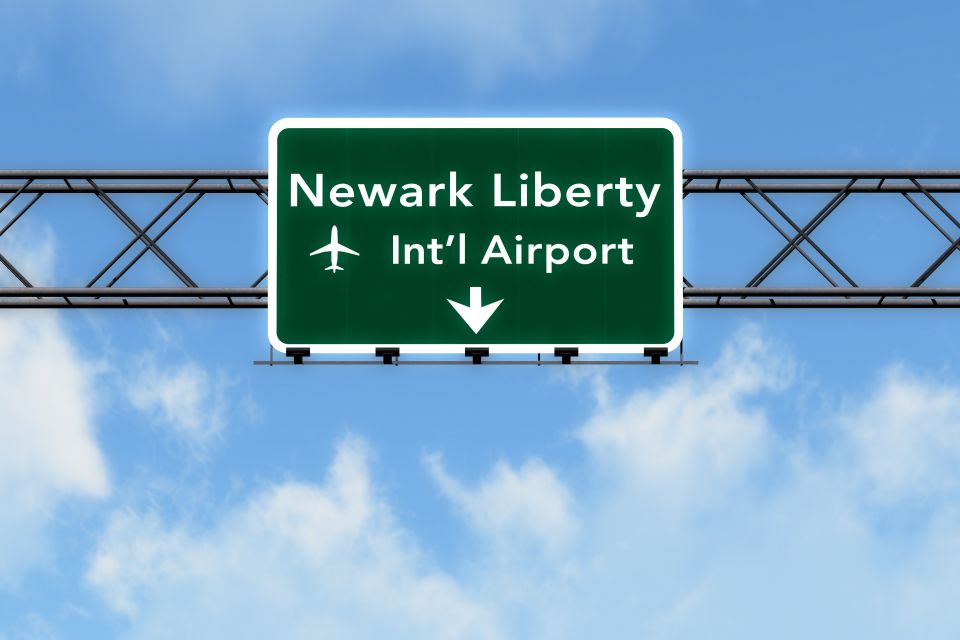 Newark Liberty International Airport: Manhattan Transfers - Meet and Greet Service